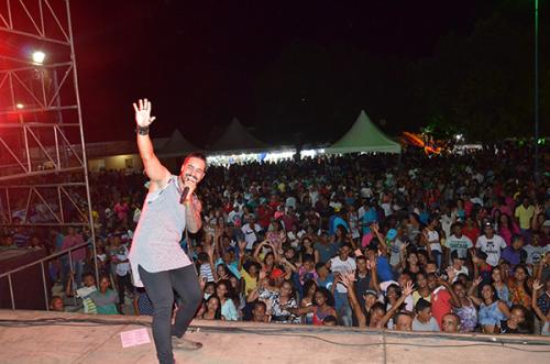 Chris Pimenta e Banda agitou o público no aniversário da cidade de Sebastião Laranjeiras
