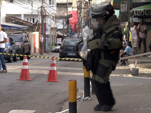 Salvador: Grupo ataca banco e esquadrão é chamado por suspeita de bomba