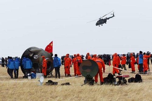 Astronautas chineses retornam à Terra depois de 30 dias no espaço