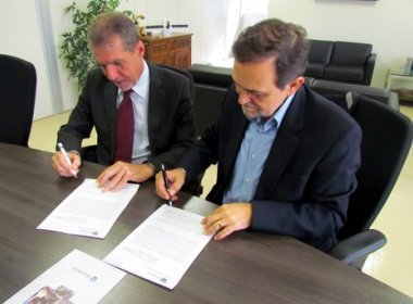 SEC e Telebras fecham acordo para implantação de banda larga nas escolas