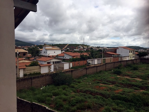Moradores da Av. Maria Caíres Gama preocupados com terreno que pertence à Coelba