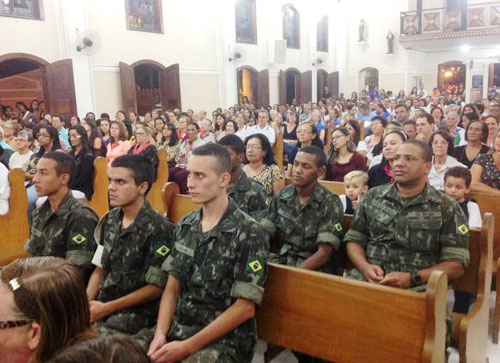 Integrantes do Tiro de Guerra participam de celebração religiosa