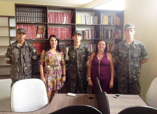 Integrantes do Tiro de Guerra conheceram a Biblioteca Pública Municipal e o Infocentro de Brumado 