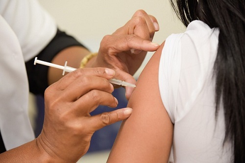 Serviço de vacinação em farmácias é liberado pela Anvisa