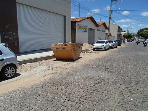 SMTT reforça esclarecimentos sobre objetos colocados nas vias sem autorização do órgão