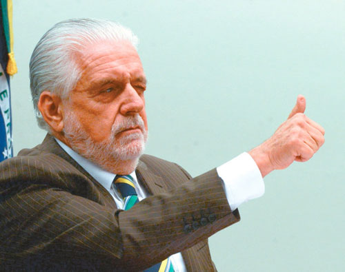 Jaques Wagner vai assumir Casa Civil com missão de debelar a crise