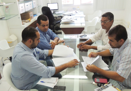 Comissão de vereadores se reúne com secretário de saúde para falar sobre implantação do curso de medicina em Brumado