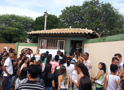 Milhares de candidatos no segundo dia de provas da UNEB