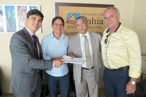 Prefeito Aguiberto e Vitor Bonfim visita secretarias em busca de benefícios para o município