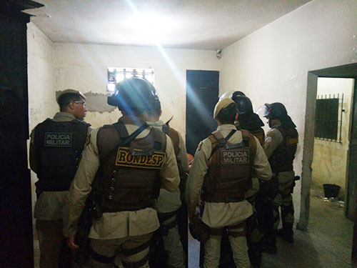Brumado: Polícia frustra fuga de presos com vistoria das celas e apreensão de vários objetos