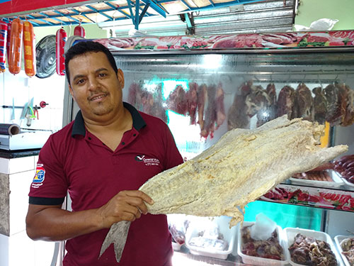 Passe no Comercial Vitória e compre Bacalhau e outros peixes para a Sexta – feira Santa com preço promocional