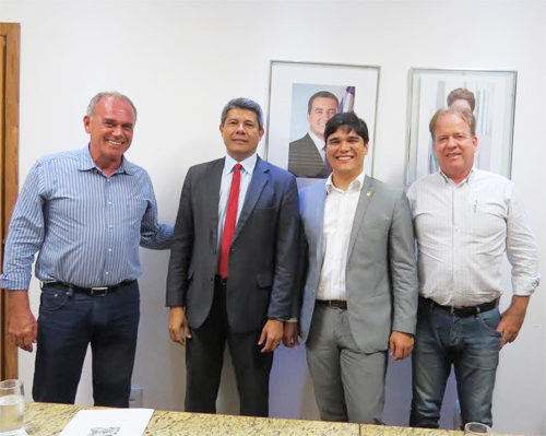 Deputado Vitor Bonfim e Prefeito Aguiberto garantem instalação do SETAF em Brumado