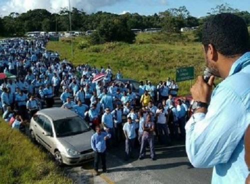Operários da Ford fazem protesto ‘preventivo’ contra suposta demissão em massa