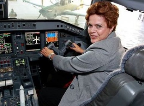 Ministros perdem direito a 1ª classe em avião e terão teto de R$ 500 para celular