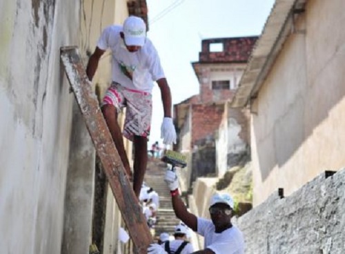 Candeias: Moradores recebem projeto para melhorias habitacionais